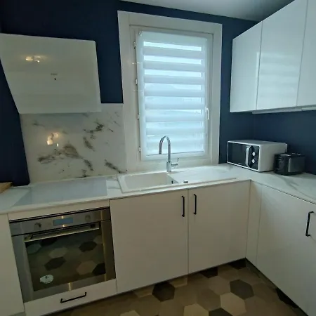 Cozy 3 Bedrooms, 5 Mn 450m Walk Metro La Defense * Courbevoie