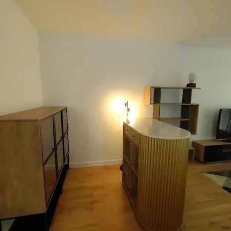 Cozy 3 Bedrooms, 5 Mn 450m Walk Metro La Defense *