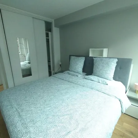 Cozy 3 Bedrooms, 5 Mn 450m Walk Metro La Defense Apartment