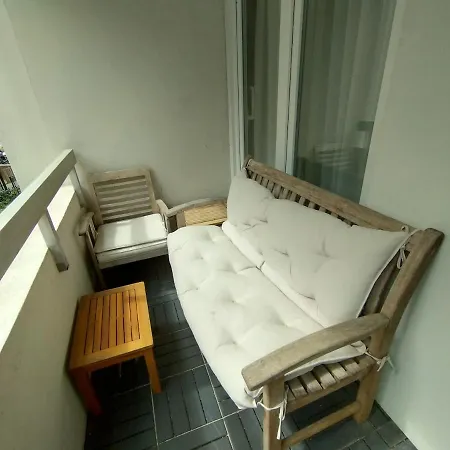 Cozy 3 Bedrooms, 5 Mn 450m Walk Metro La Defense Apartment Courbevoie
