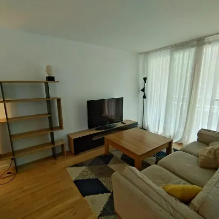 Apartment Cozy 3 Bedrooms, 5 Mn 450m Walk Metro La Defense Courbevoie