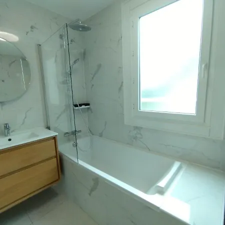 Cozy 3 Bedrooms, 5 Mn 450m Walk Metro La Defense Courbevoie