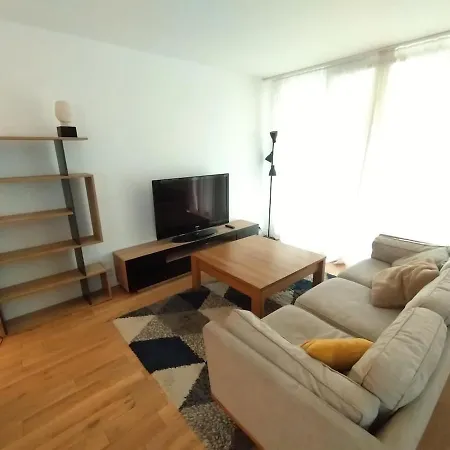 Apartment Cozy 3 Bedrooms, 5 Mn 450m Walk Metro La Defense *